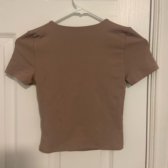 Aritzia Babaton Contour Crew Cropped T-Shirt - Picture 3 of 3